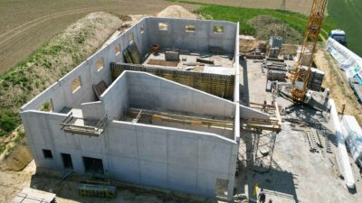 Hallen_neubau_beton_landwirtschaft_wandhoehe_10m_bau_buchkirchen_baumeister_1920x1080
